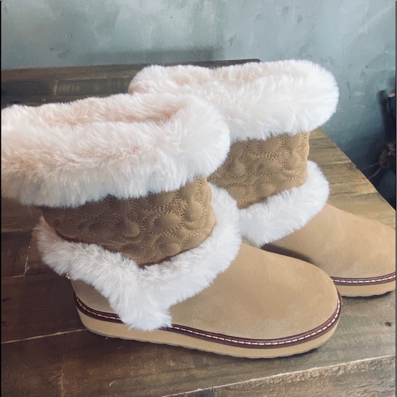 Coach Izzie boot fur HUGG style in Camel